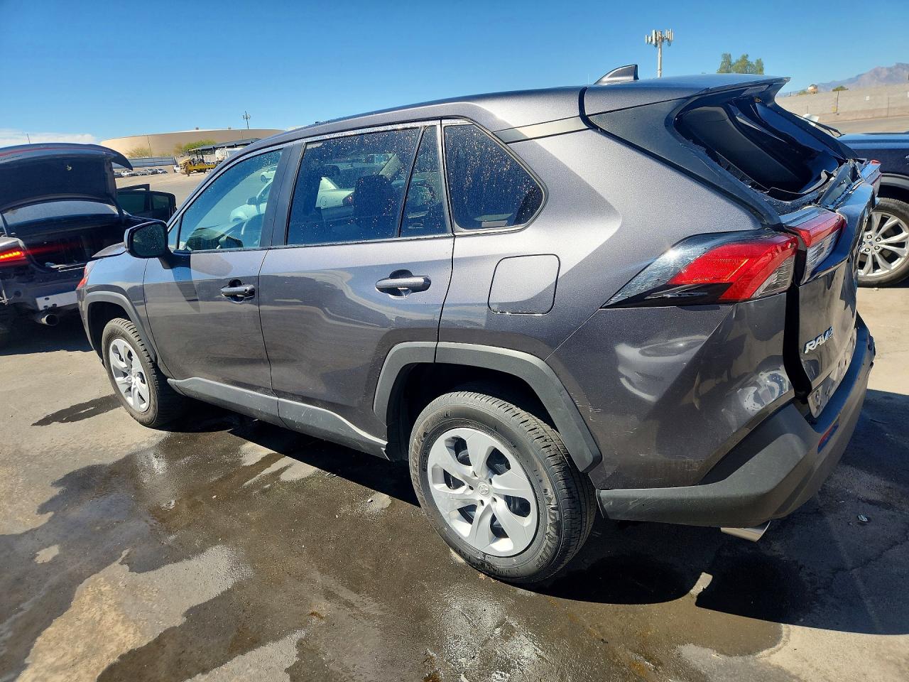 2025 TOYOTA RAV4 LE — снимка 2