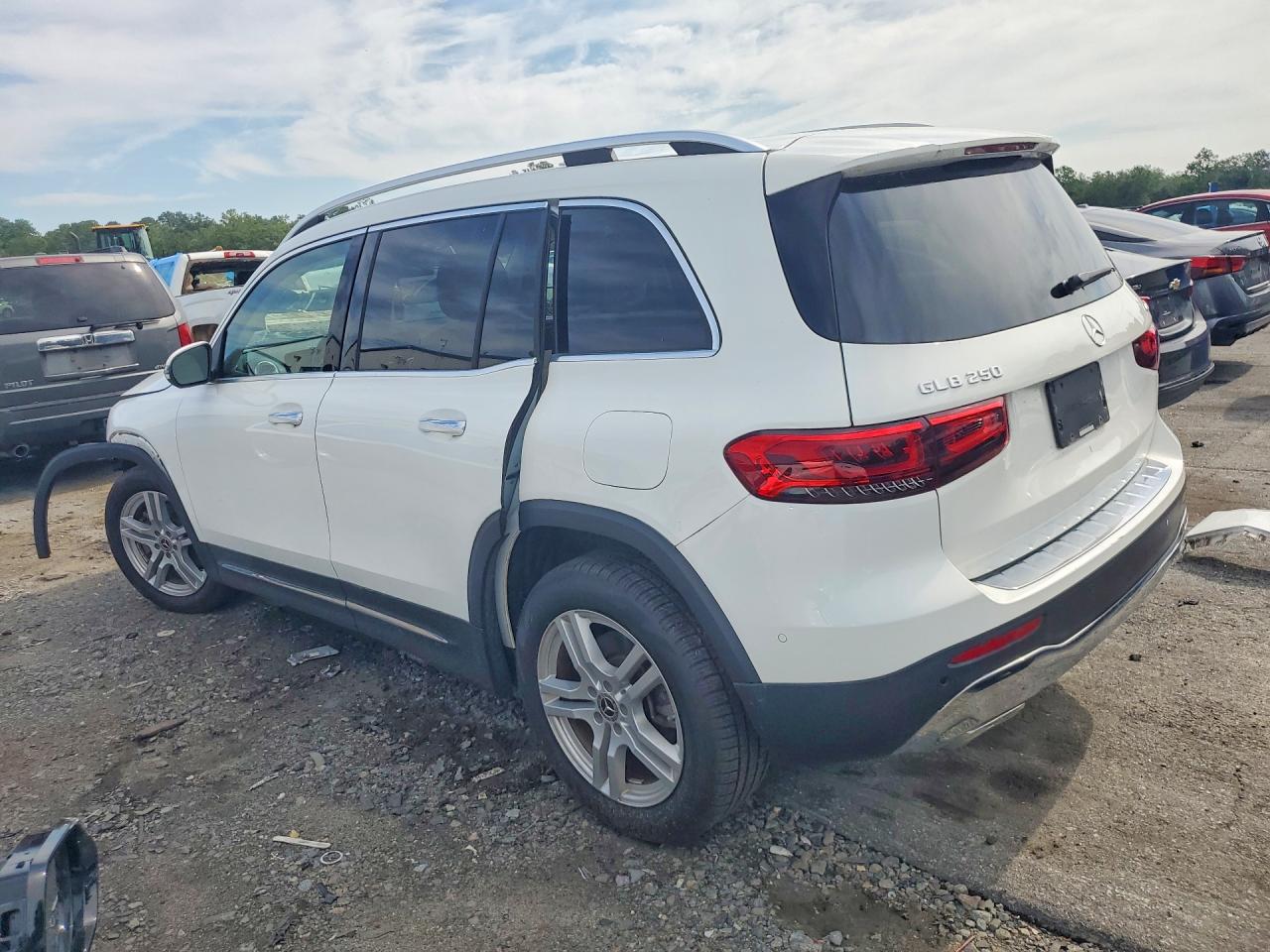 2023 MERCEDES-BENZ GLB 250 4MATIC — снимка 2