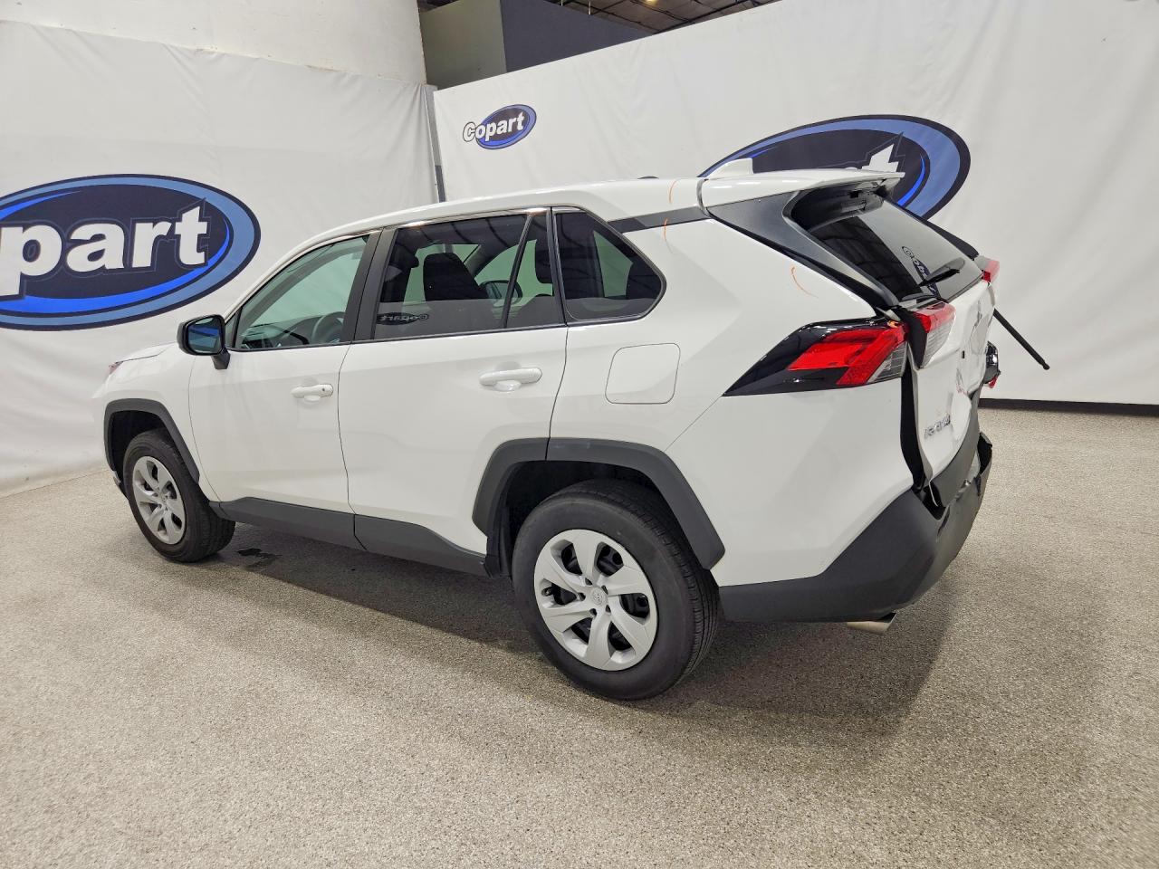 2025 TOYOTA RAV4 LE — снимка 2