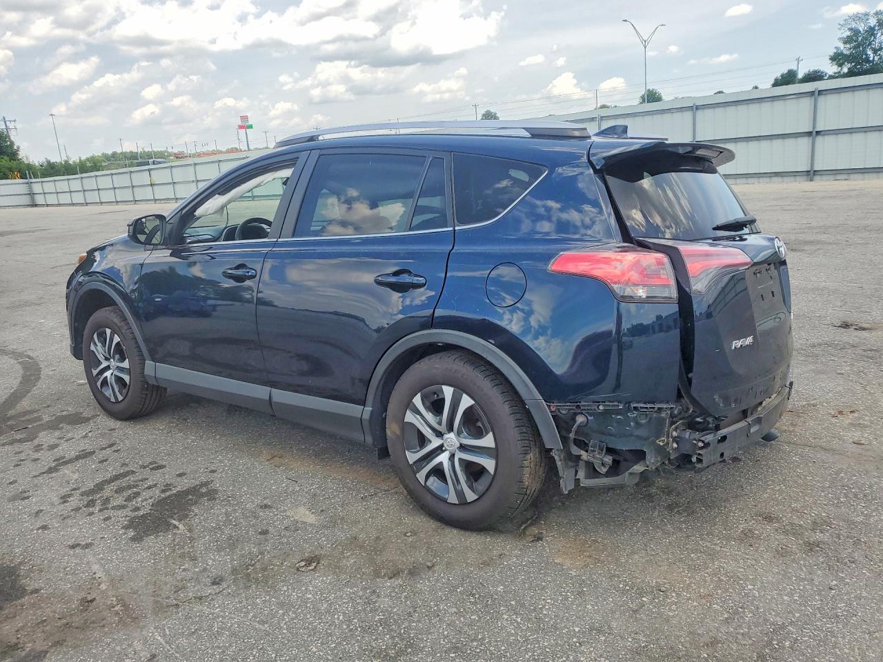 2017 TOYOTA RAV4 LE — снимка 2
