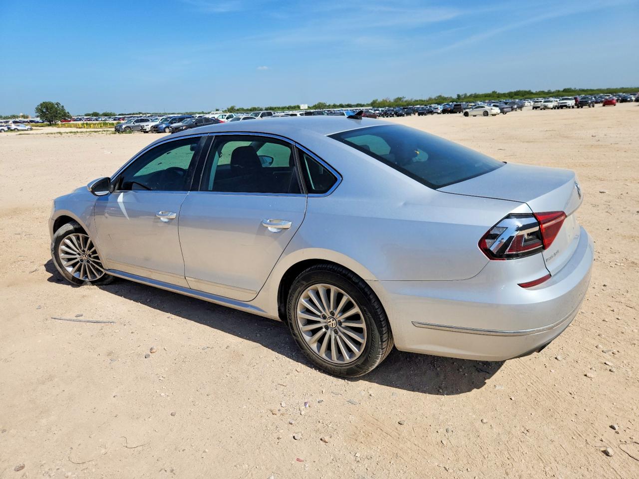 2017 VOLKSWAGEN PASSAT SE — снимка 2