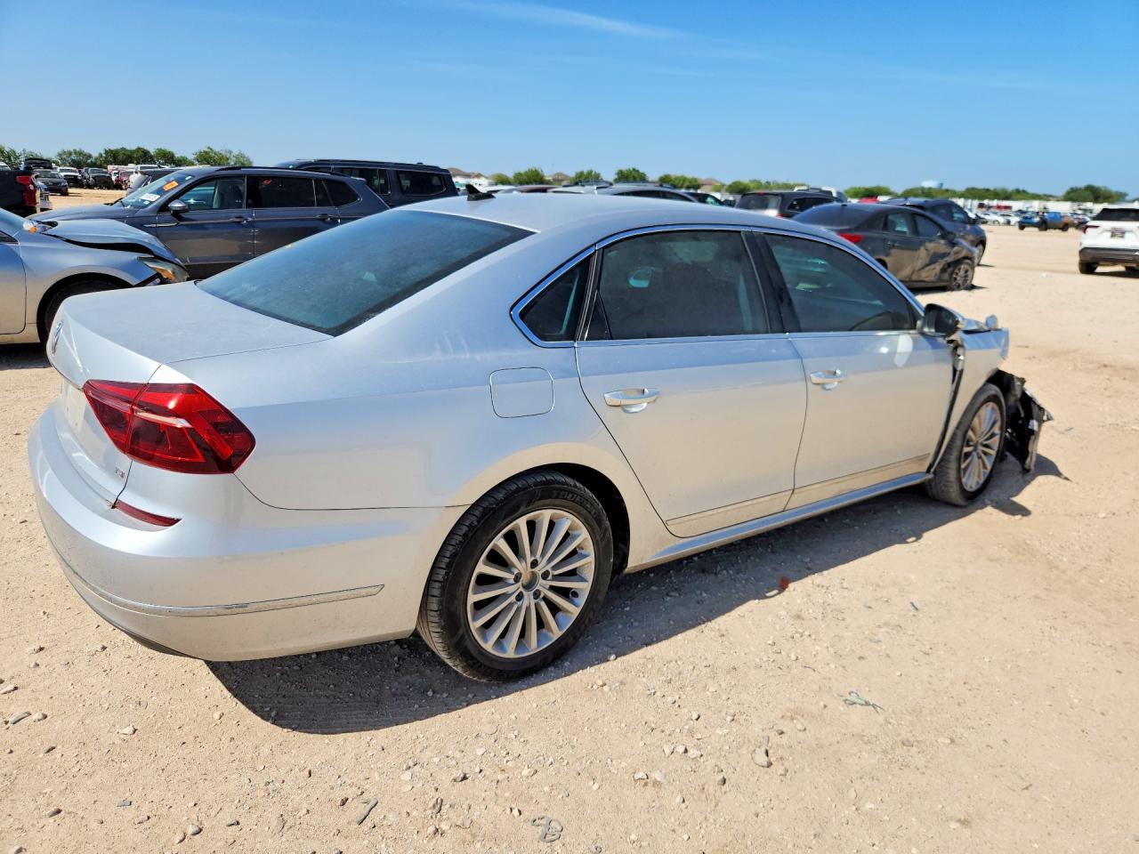2017 VOLKSWAGEN PASSAT SE — снимка 3