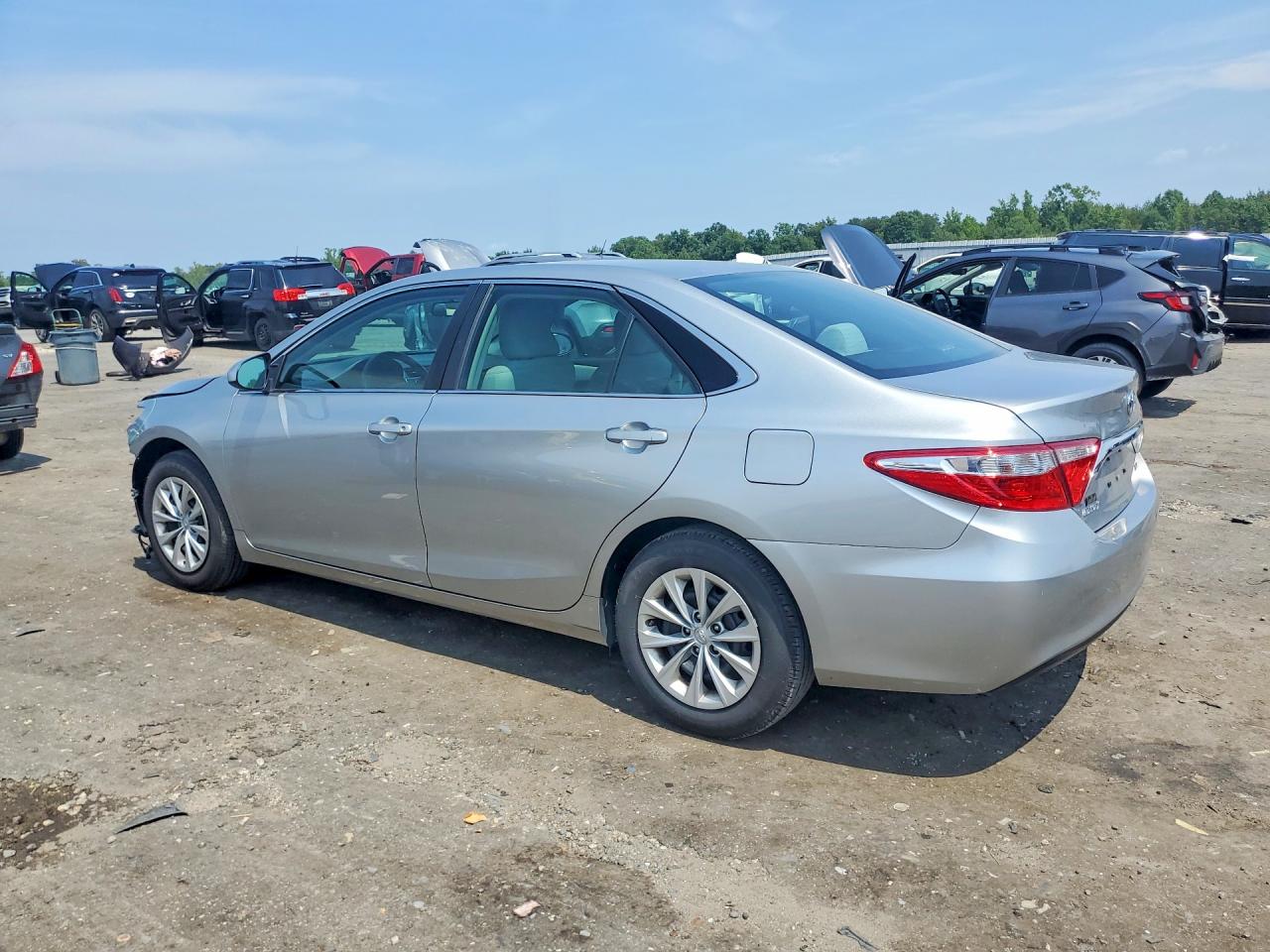 2015 TOYOTA CAMRY LE — снимка 2