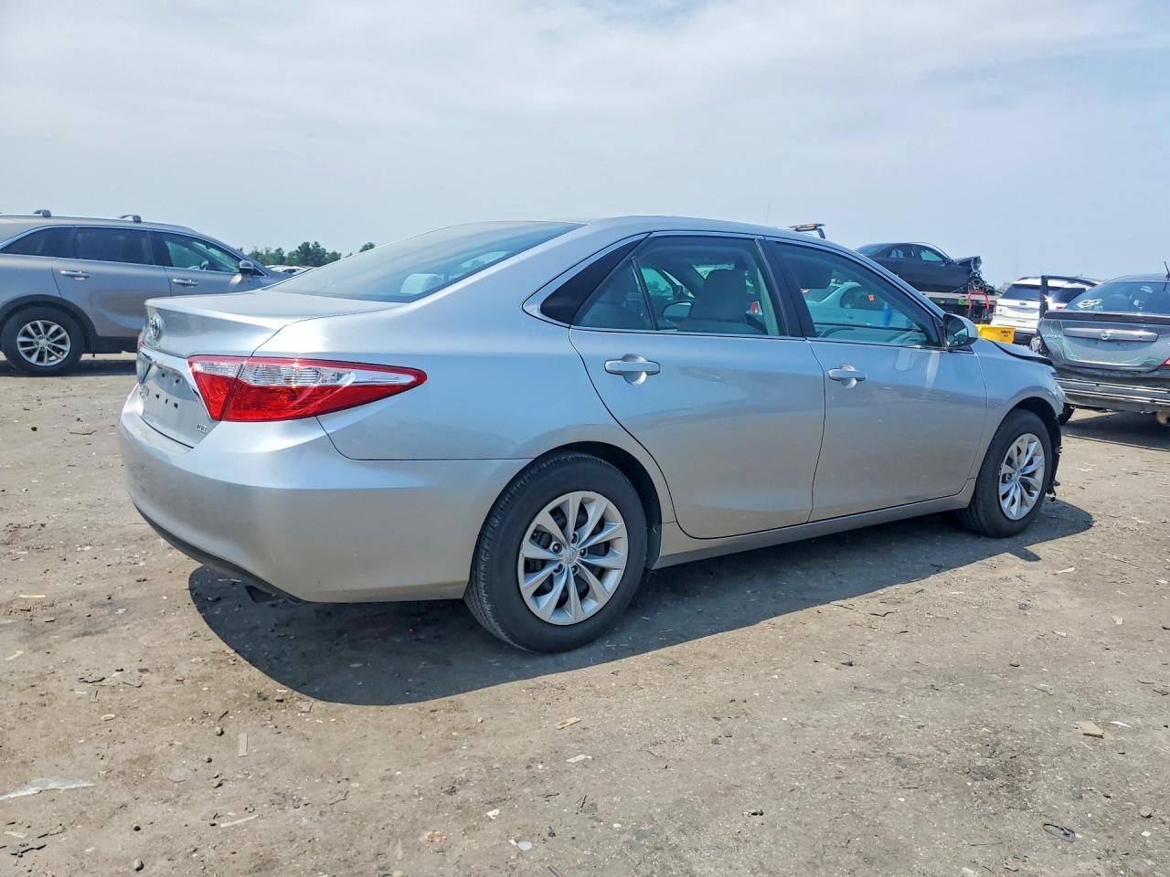 2015 TOYOTA CAMRY LE — снимка 3