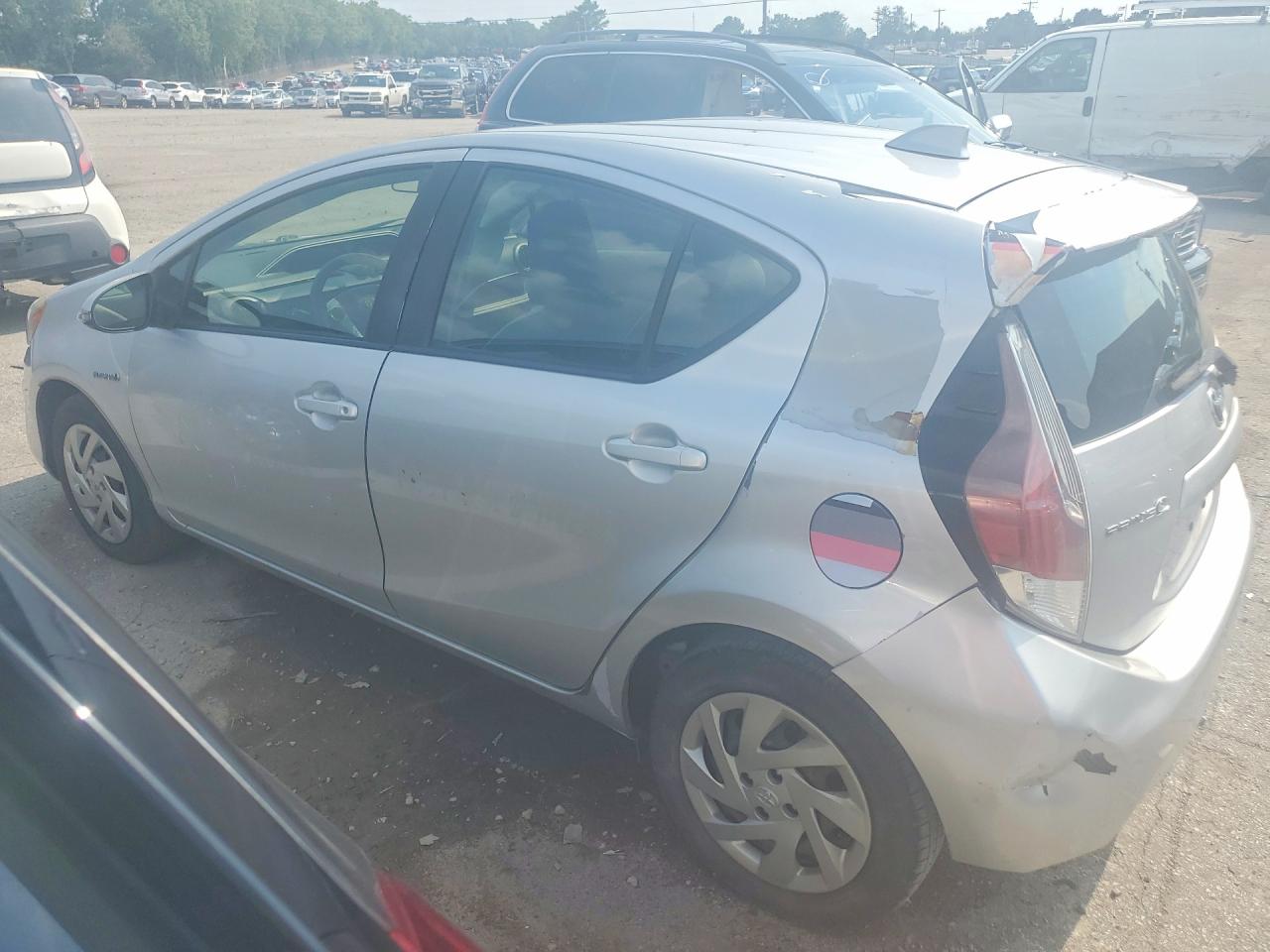 2015 TOYOTA PRIUS C ONE — снимка 2