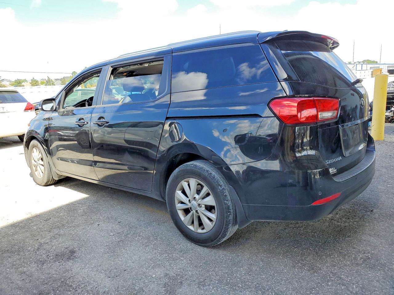 2017 KIA SEDONA LX — снимка 2