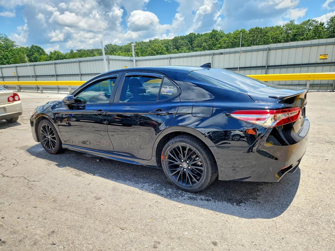 2019 TOYOTA CAMRY SE — снимка 2