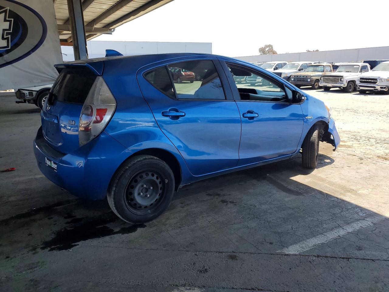 2016 TOYOTA PRIUS C ONE — снимка 3