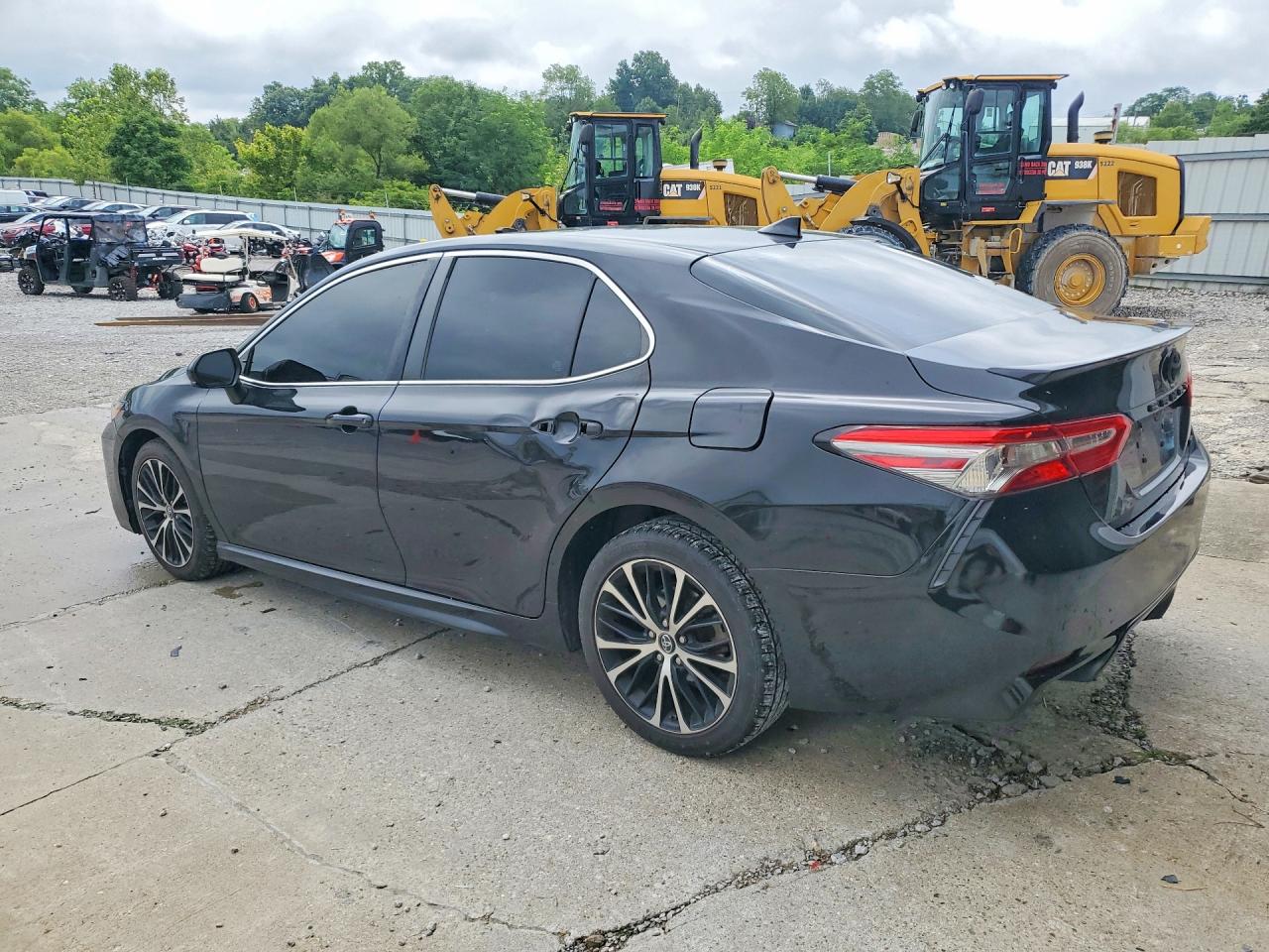 2019 TOYOTA CAMRY SE — снимка 2