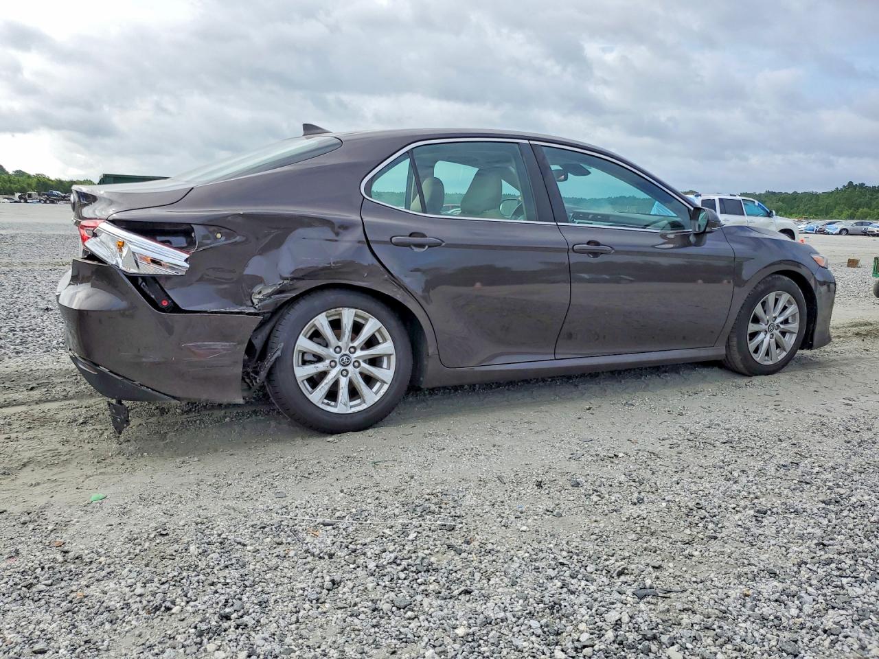 2019 TOYOTA CAMRY LE — снимка 3