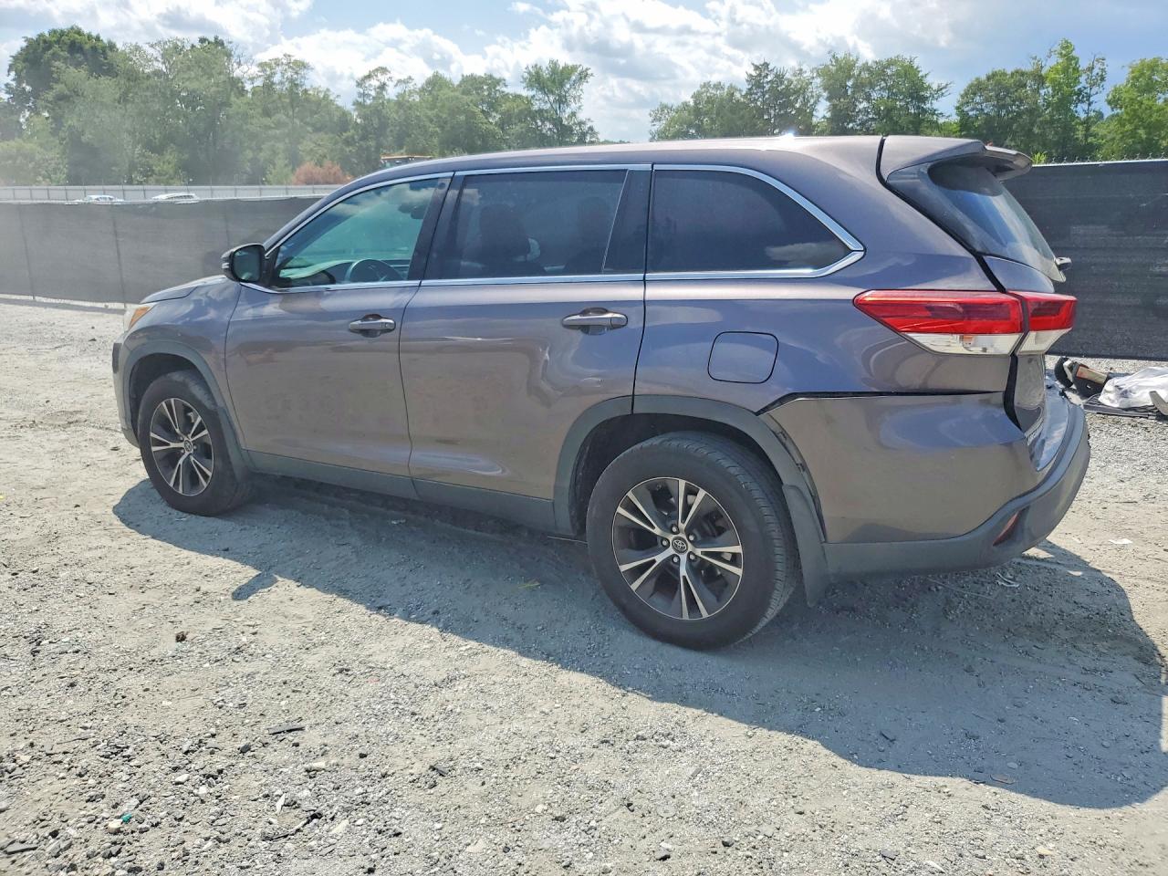 2019 TOYOTA HIGHLANDER LE — снимка 2