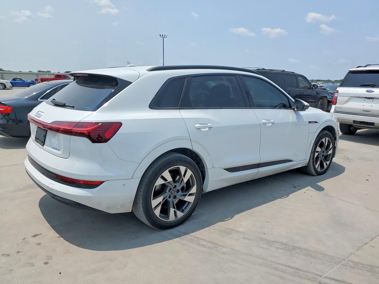 2022 AUDI E-TRON PREMIUM — снимка 3