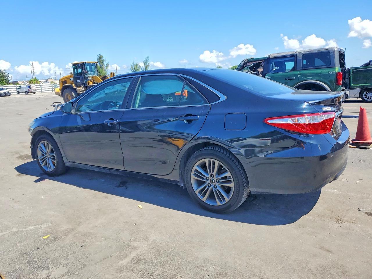2015 TOYOTA CAMRY SE — снимка 2