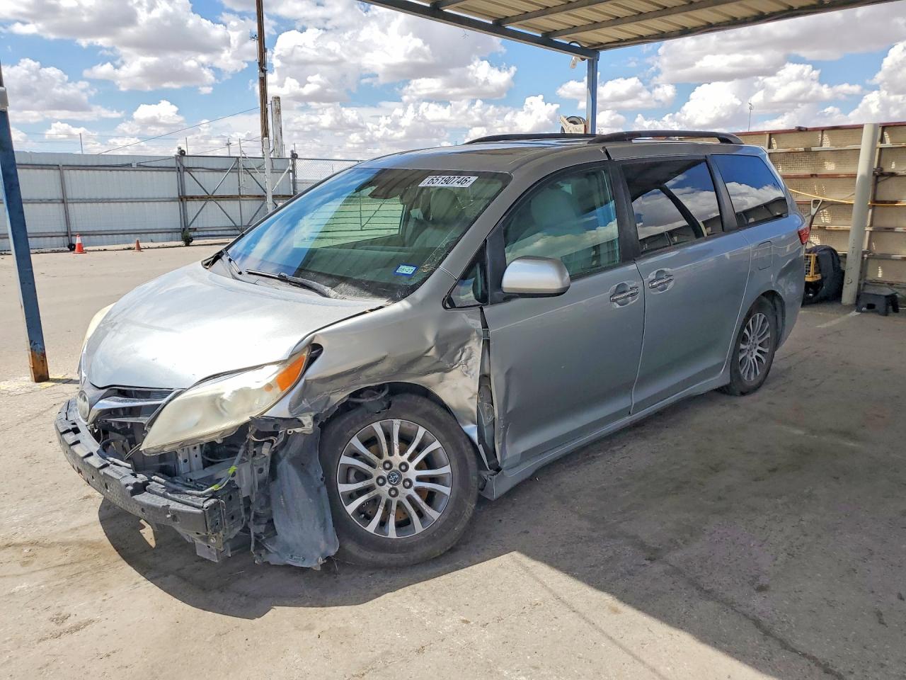 2019 TOYOTA SIENNA XLE 8-PASSENGER