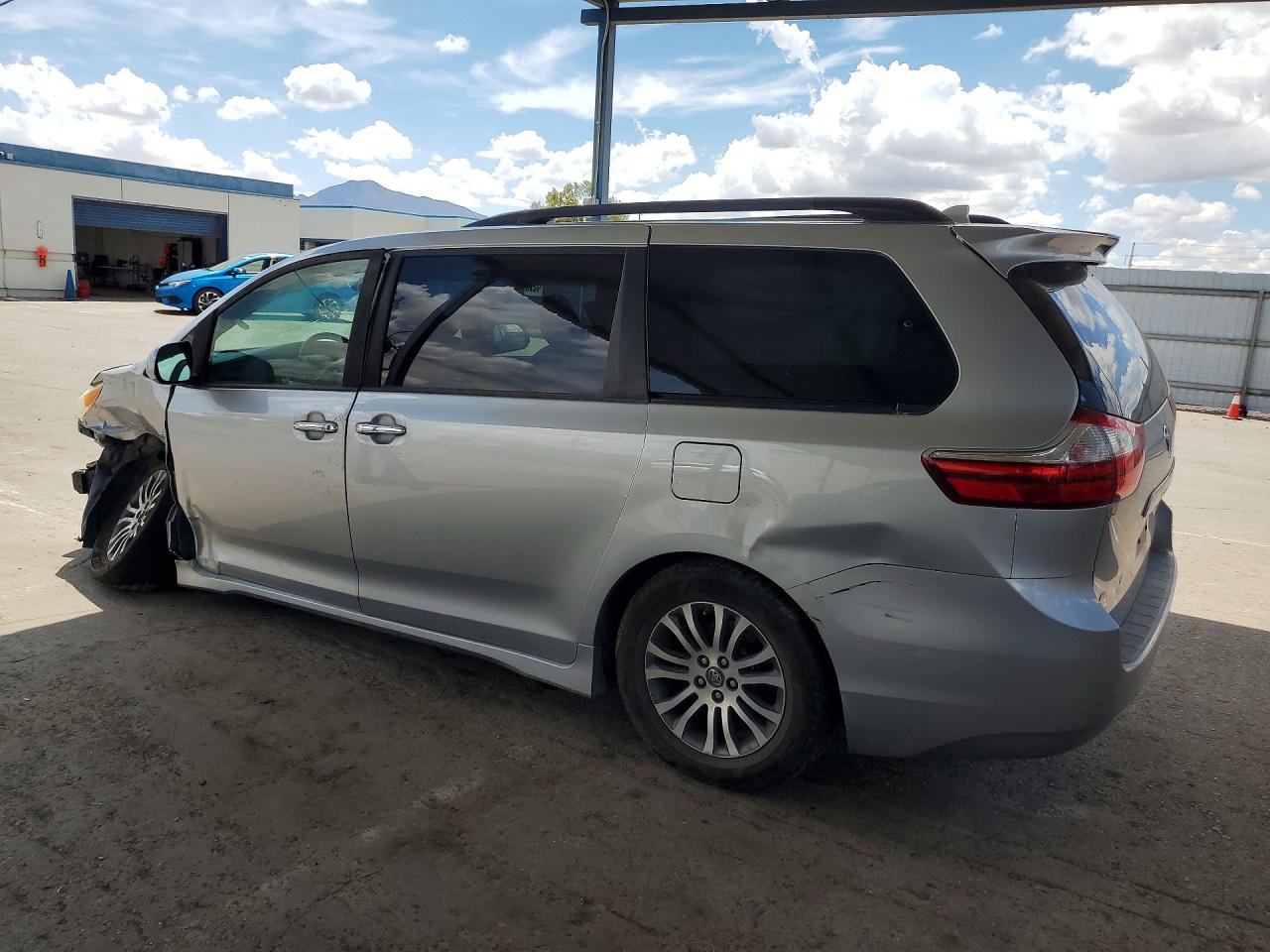 2019 TOYOTA SIENNA XLE 8-PASSENGER — снимка 2