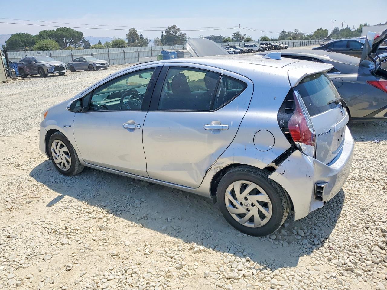 2015 TOYOTA PRIUS C TWO — снимка 2
