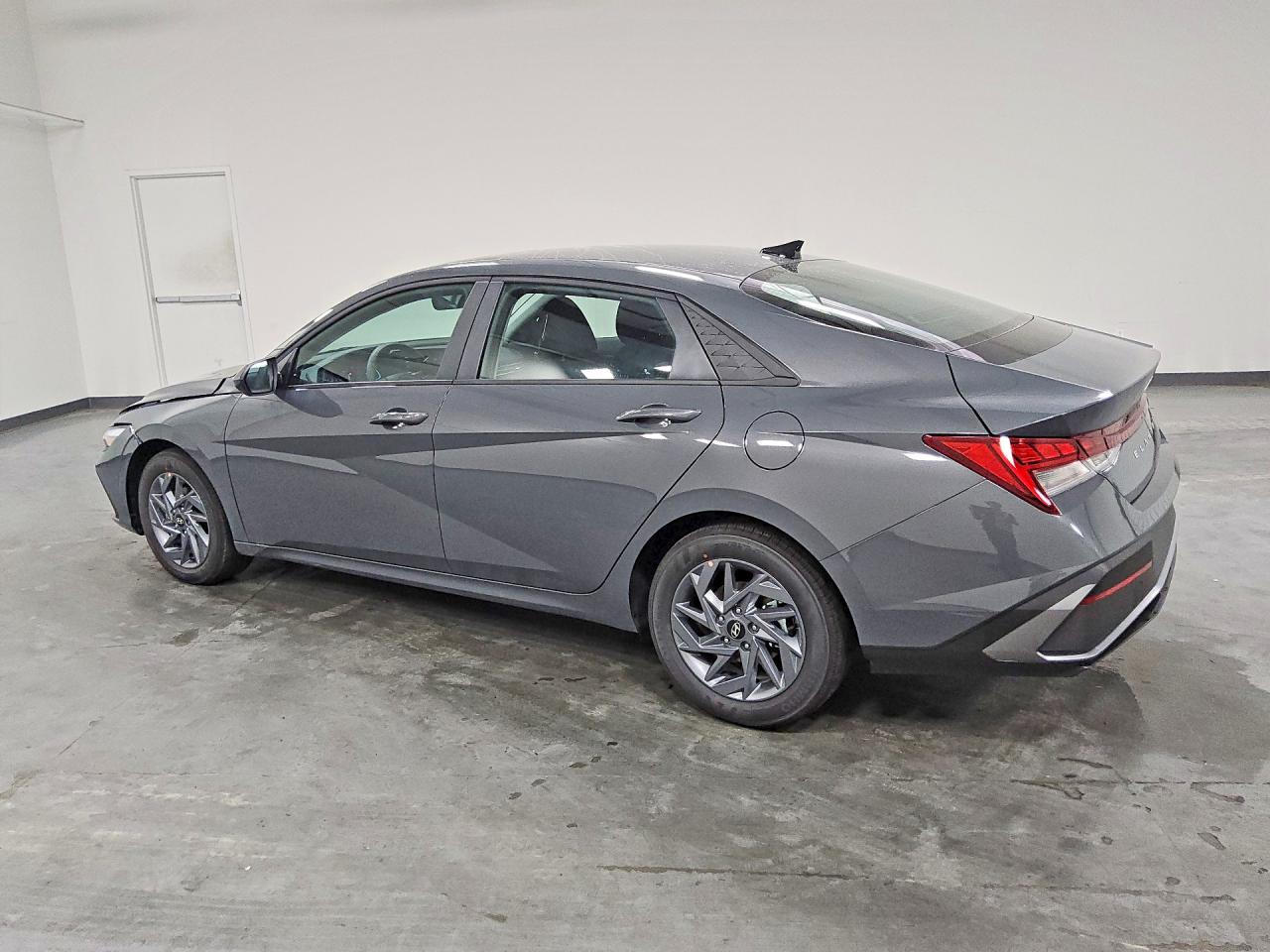 2026 HYUNDAI ELANTRA HYBRID BLUE — снимка 2