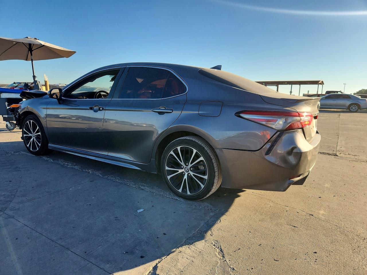 2019 TOYOTA CAMRY SE — снимка 2