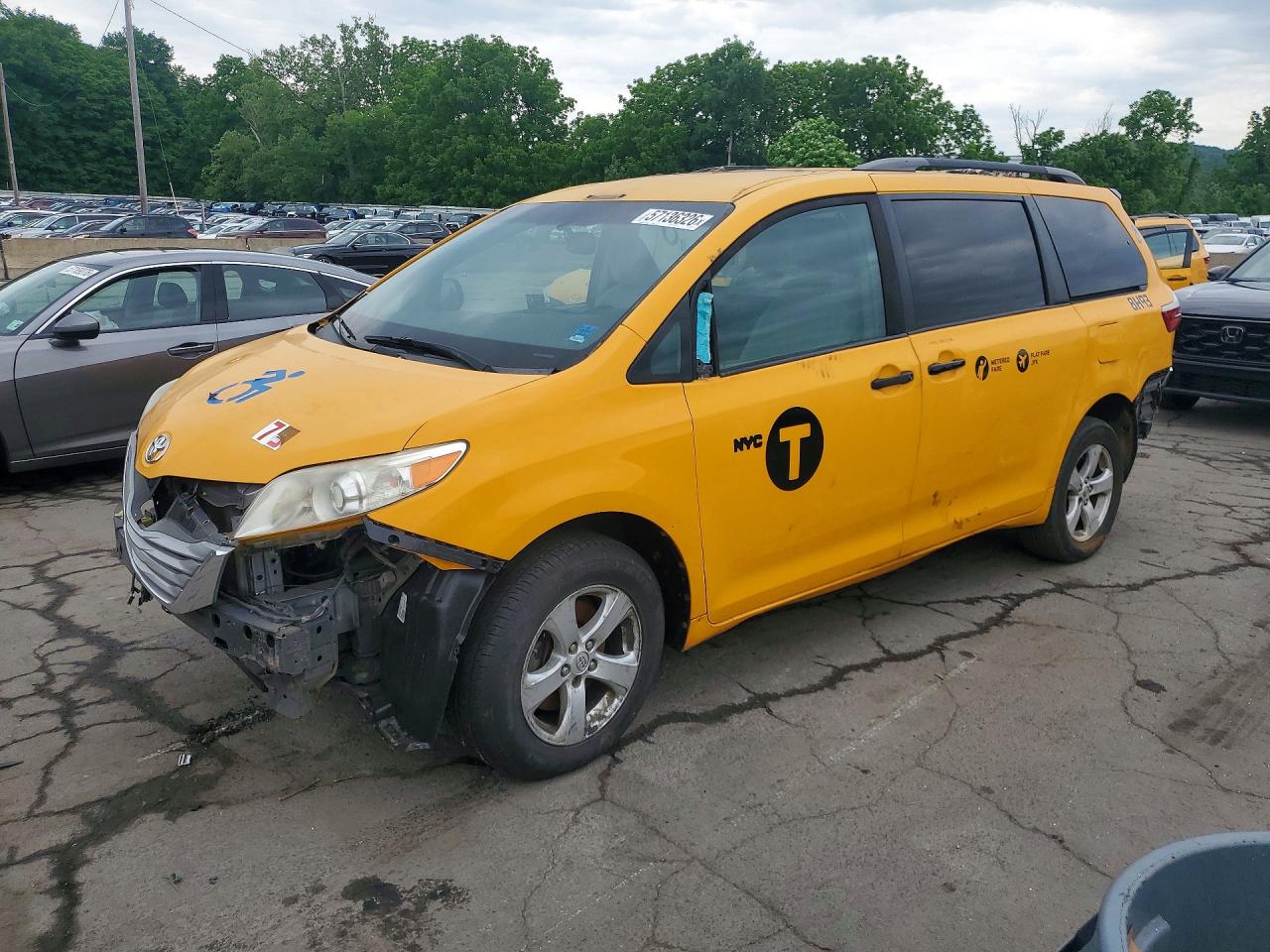 2016 TOYOTA SIENNA LE