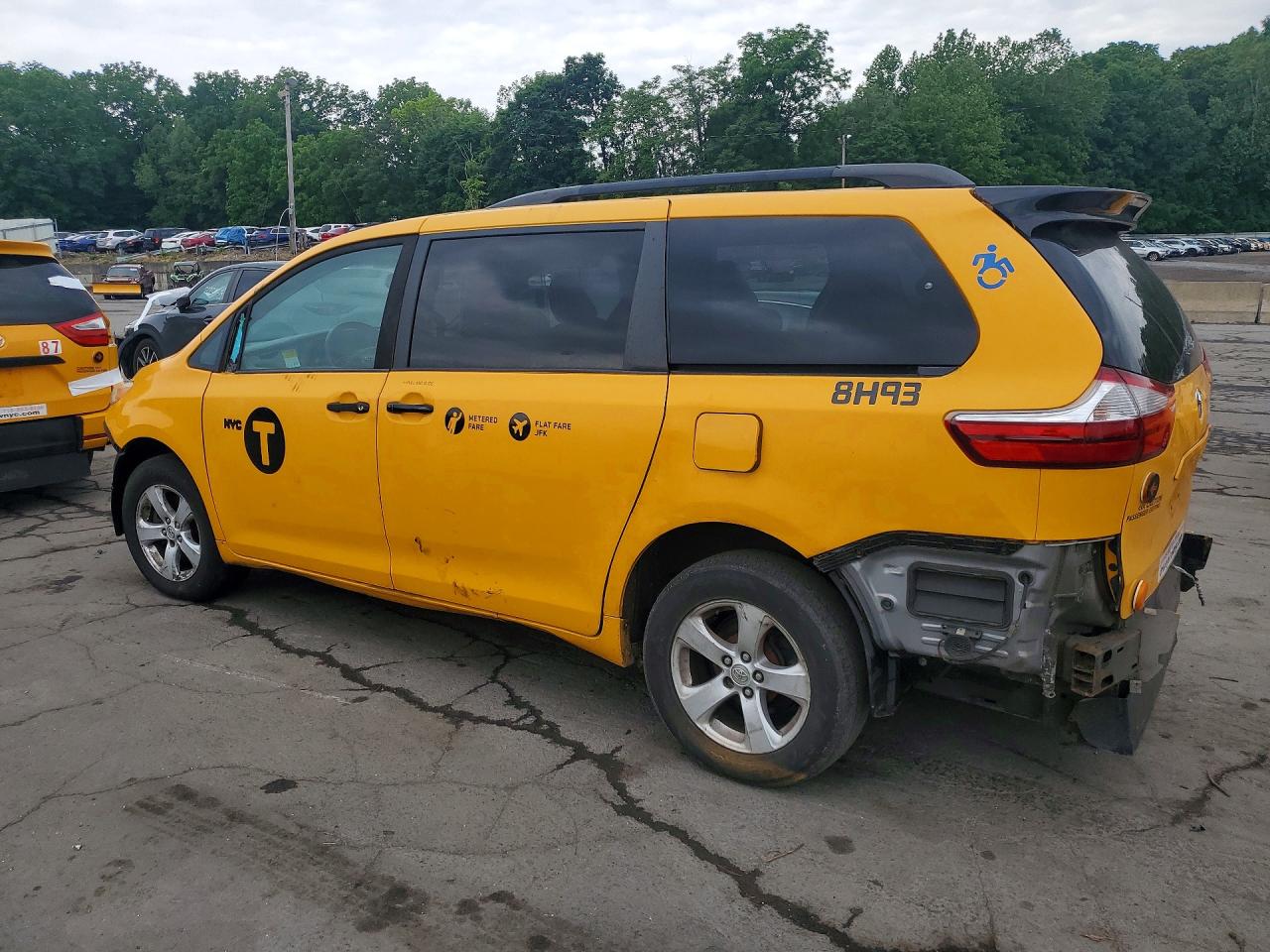 2016 TOYOTA SIENNA LE — снимка 2