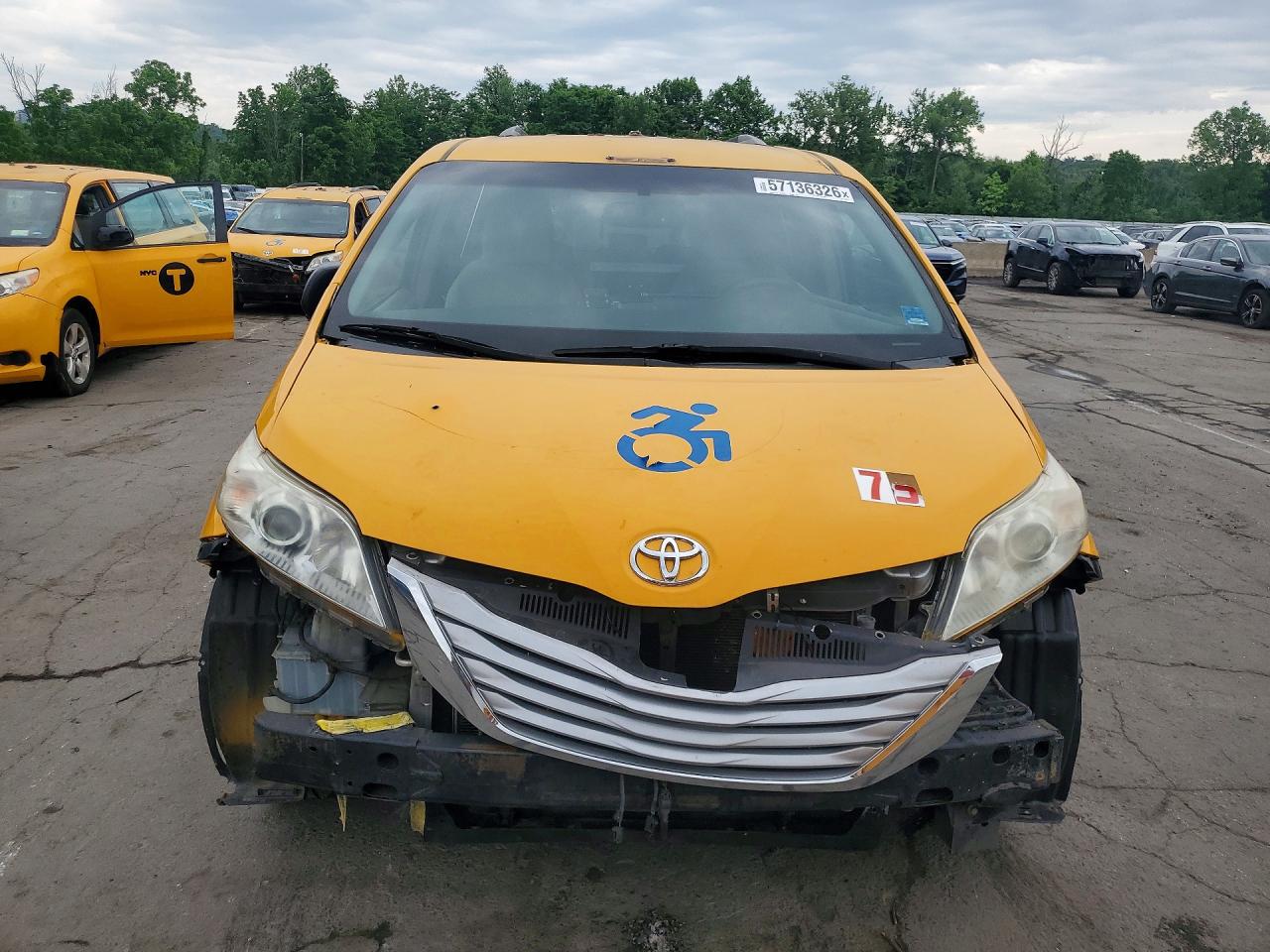 2016 TOYOTA SIENNA LE — снимка 5