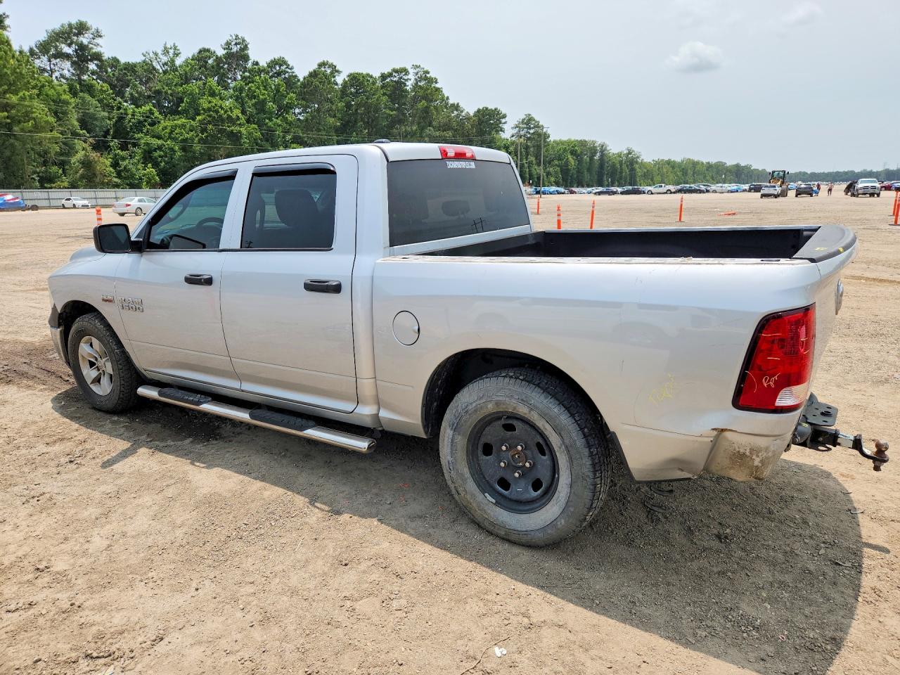 2017 RAM 1500 ST — снимка 2