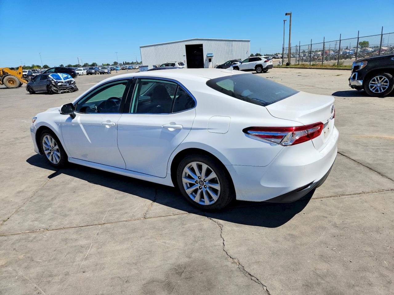 2020 TOYOTA CAMRY LE — снимка 2
