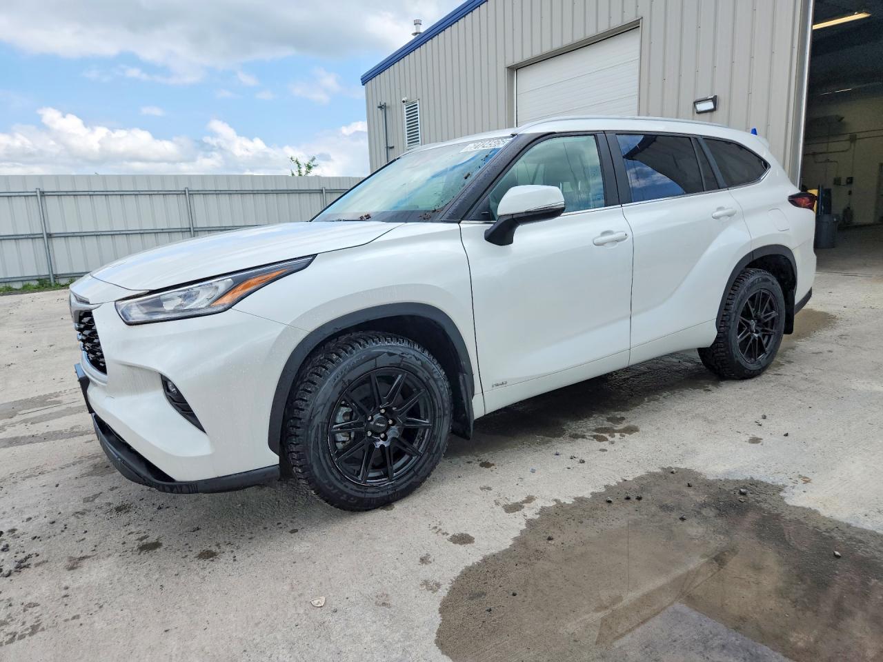 2025 TOYOTA HIGHLANDER HYBRID XLE