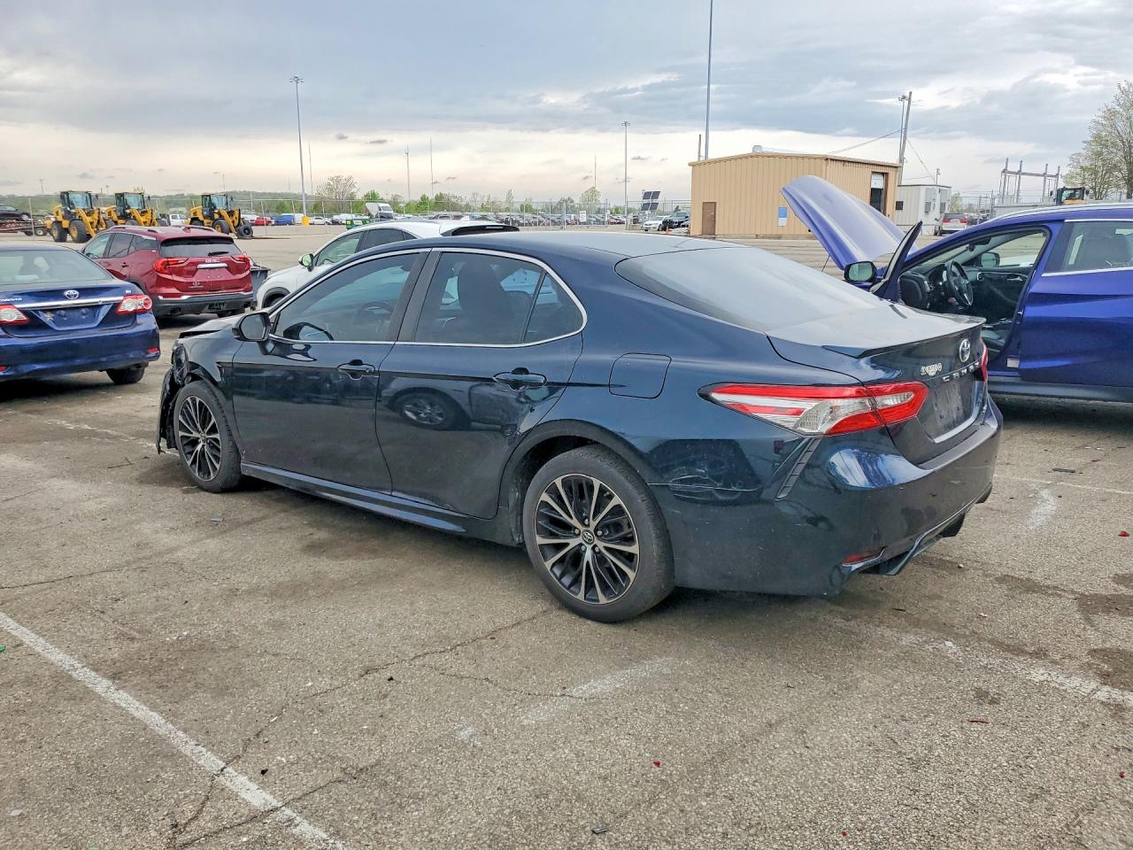 2018 TOYOTA CAMRY SE — снимка 2