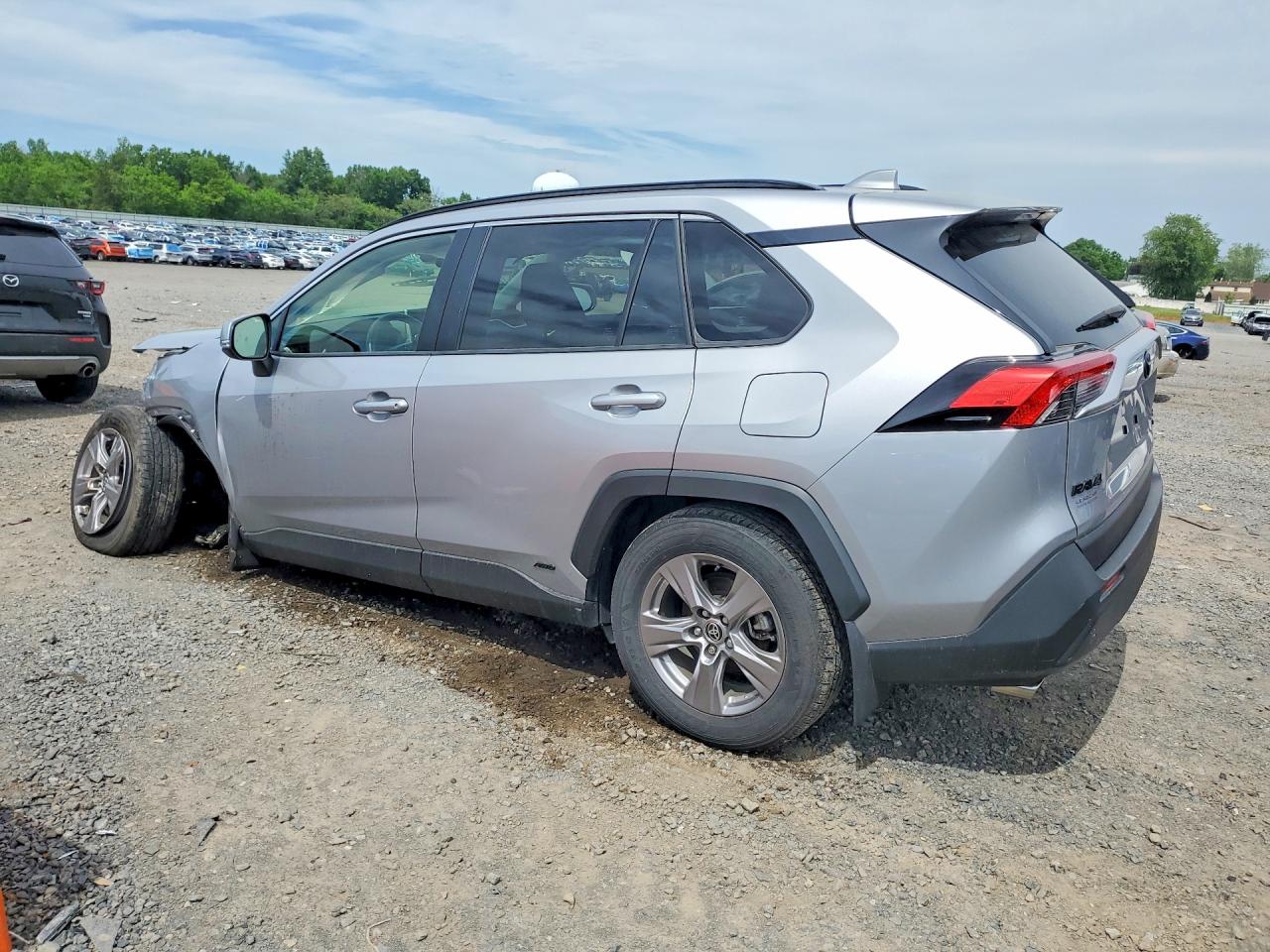 2024 TOYOTA RAV4 HYBRID XLE — снимка 2