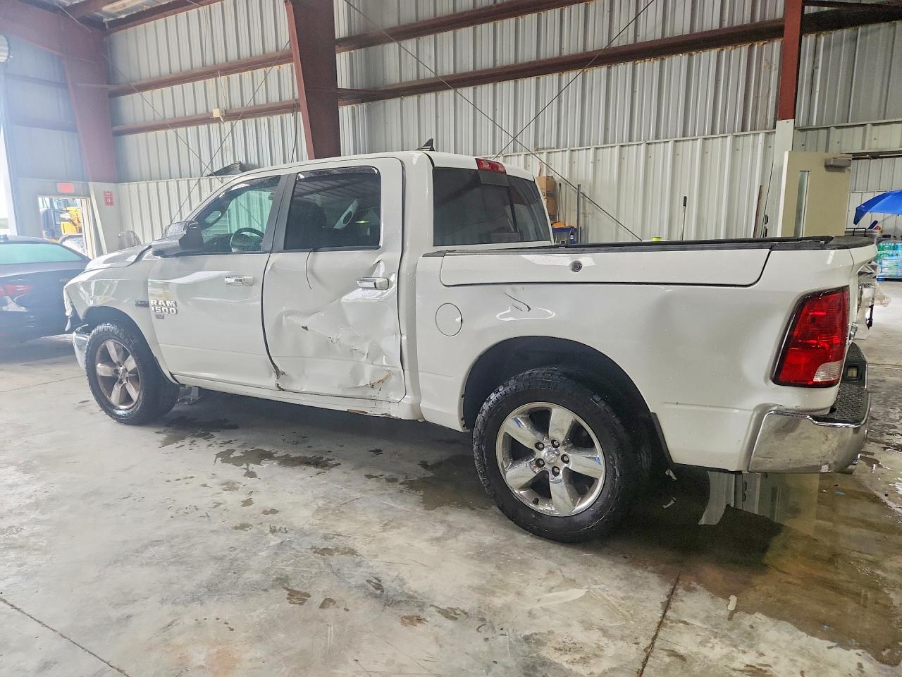 2016 RAM 1500 SLT — снимка 2