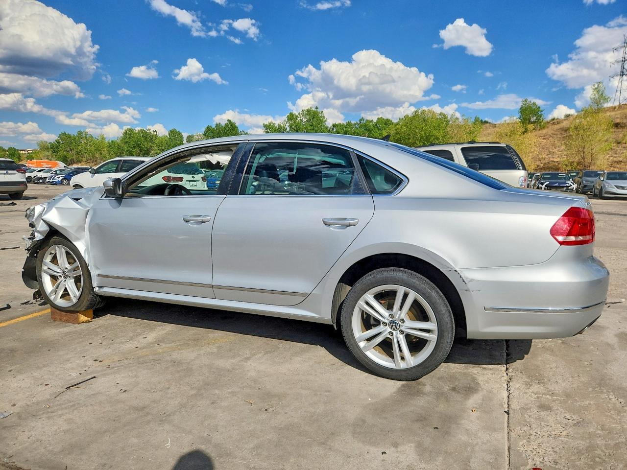 2015 VOLKSWAGEN PASSAT SEL — снимка 2