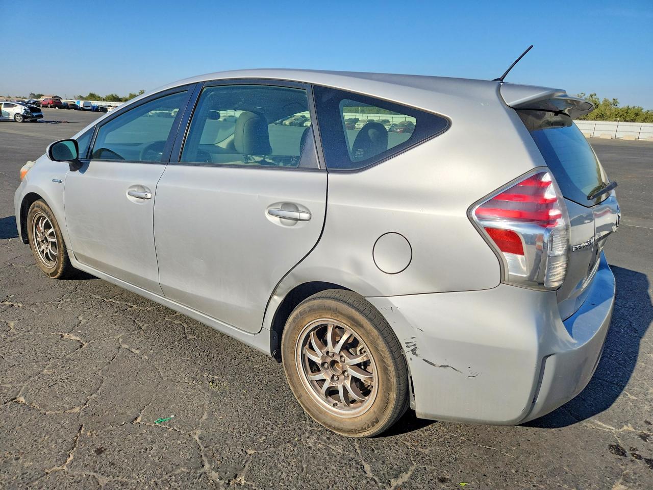 2015 TOYOTA PRIUS V TWO — снимка 2