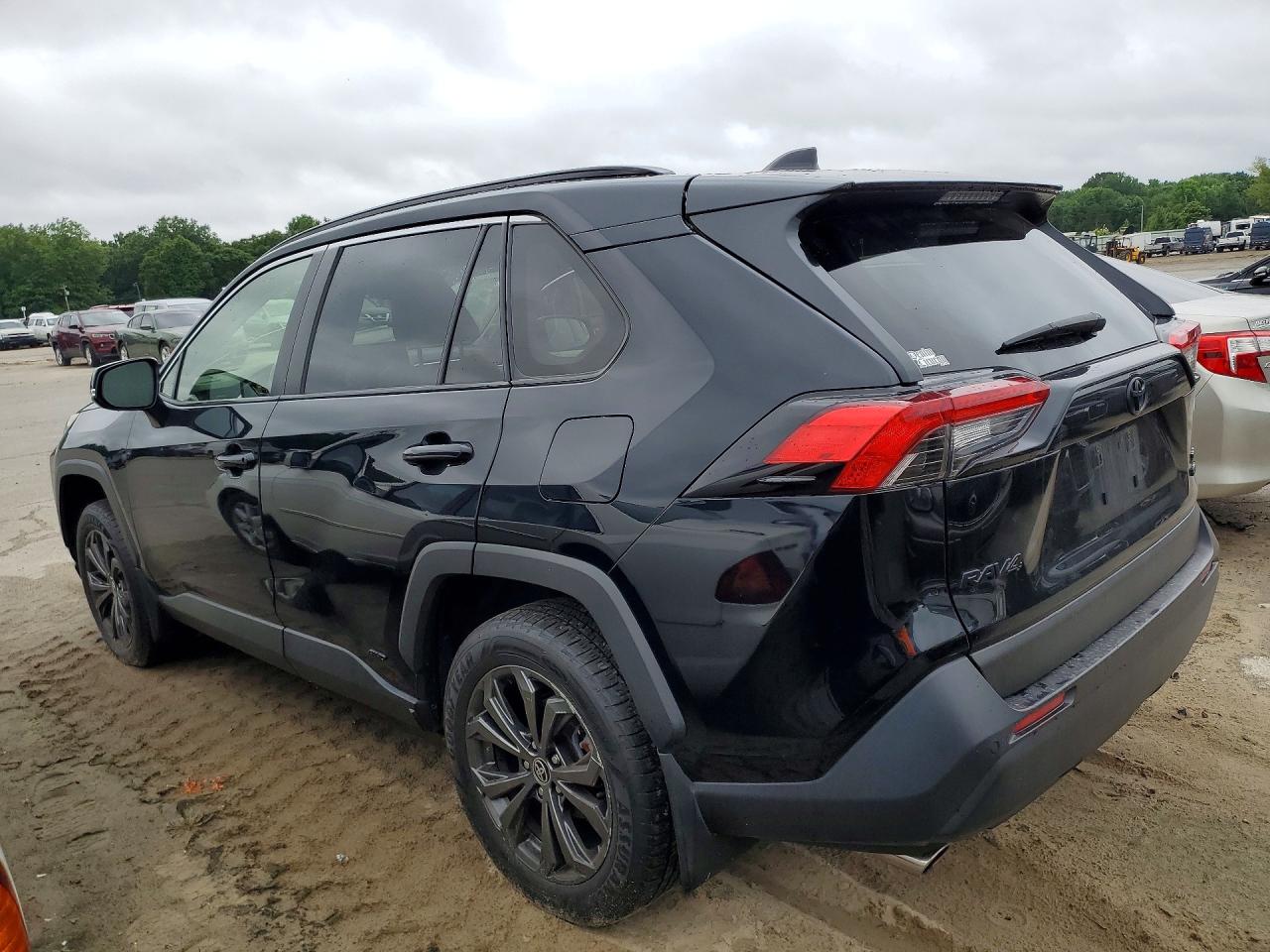 2022 TOYOTA RAV4 XLE PREMIUM — снимка 2