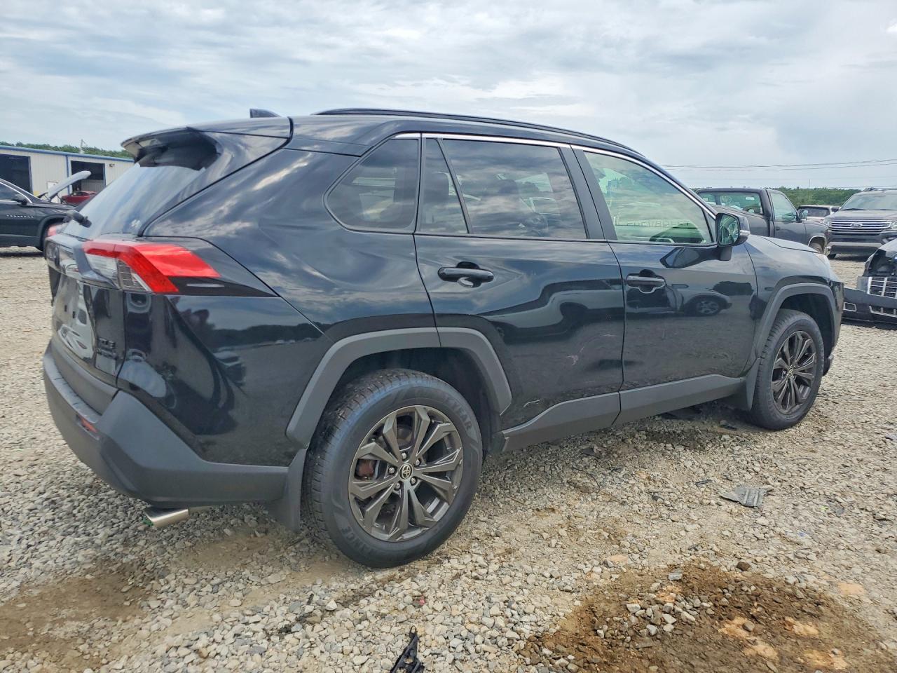 2022 TOYOTA RAV4 XLE PREMIUM — снимка 3