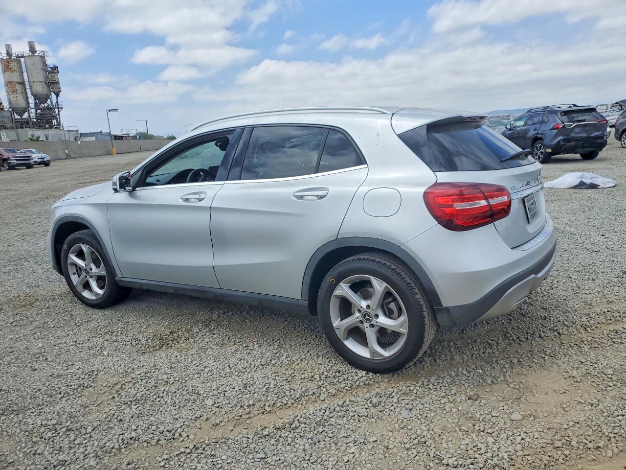 2019 MERCEDES-BENZ GLA 250 — снимка 2