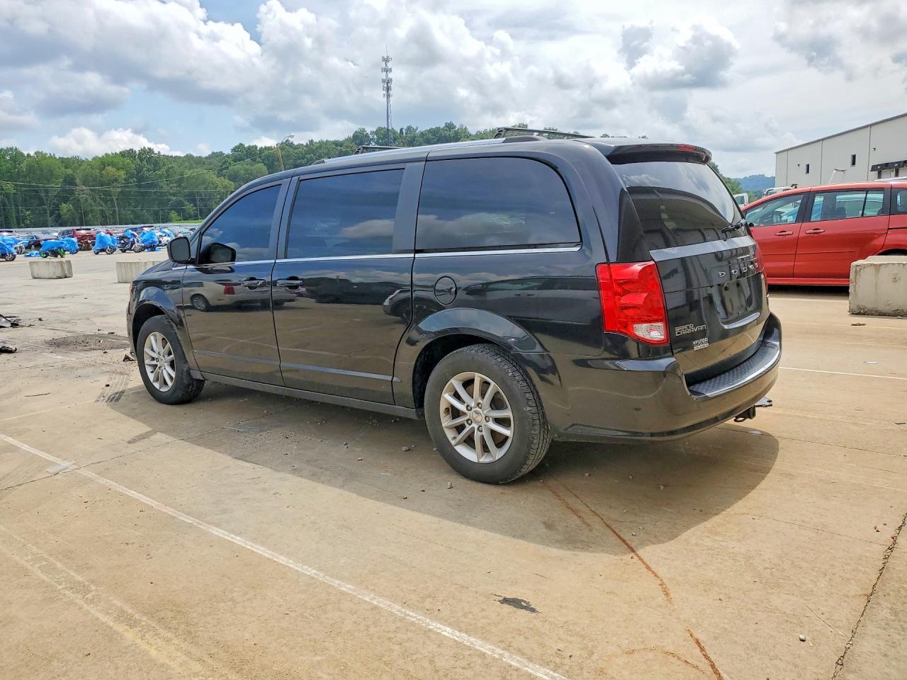 2019 DODGE GRAND CARAVAN SXT — снимка 2