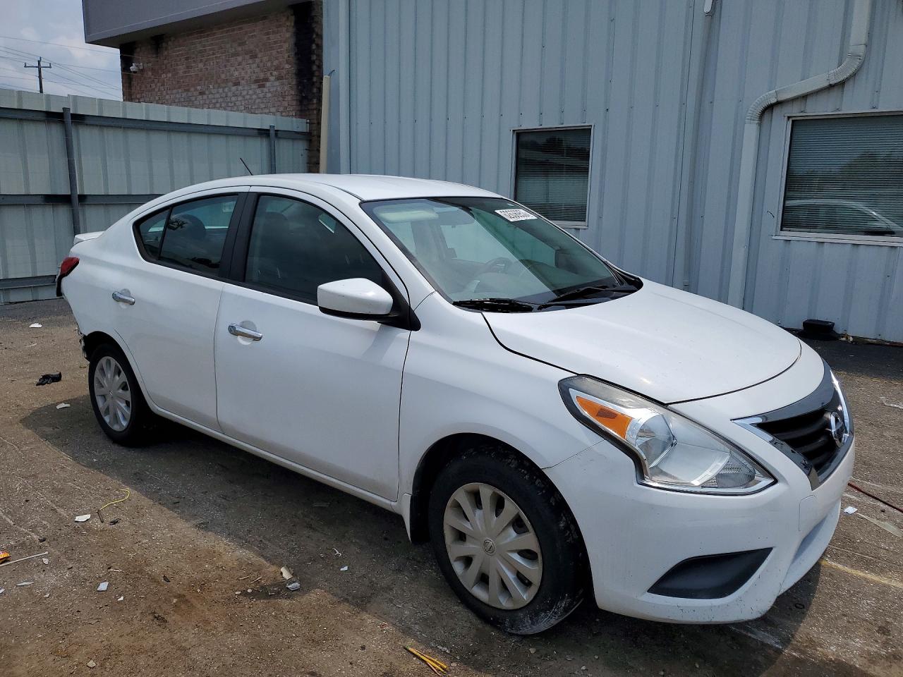 2019 NISSAN VERSA SV — снимка 4
