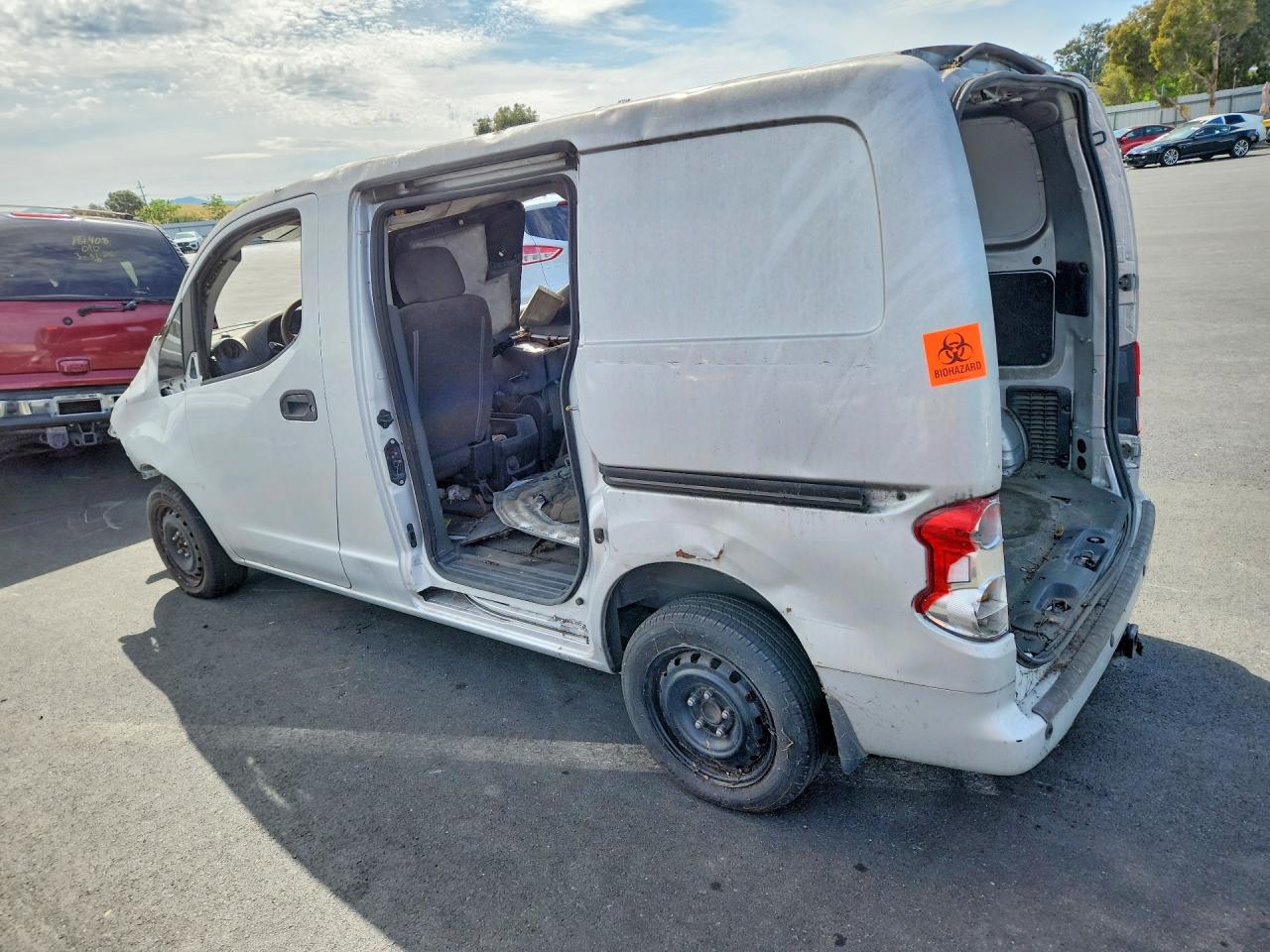 2015 NISSAN NV — снимка 2