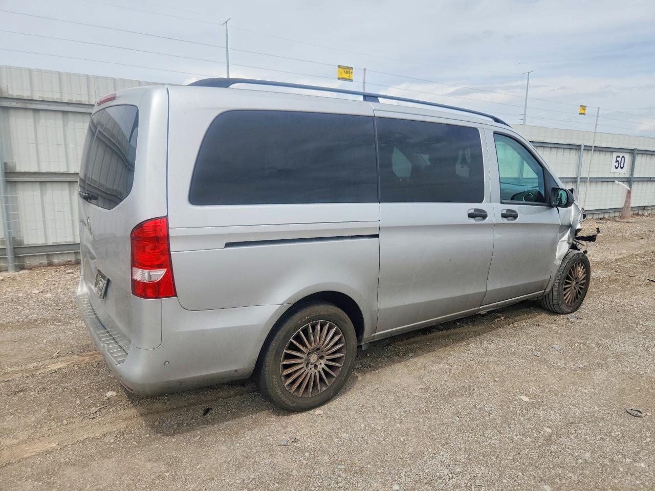 2017 MERCEDES-BENZ METRIS — снимка 3