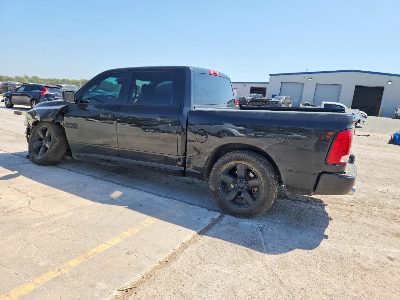 2017 RAM 1500 ST — снимка 2