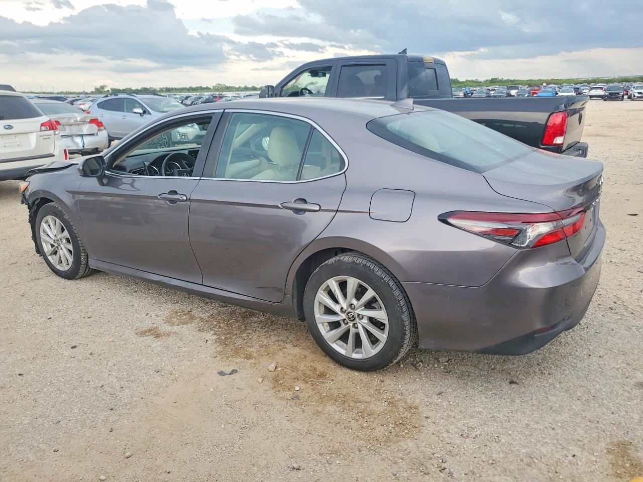 2022 TOYOTA CAMRY LE — снимка 2