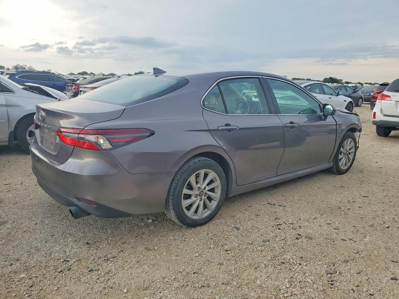2022 TOYOTA CAMRY LE — снимка 3