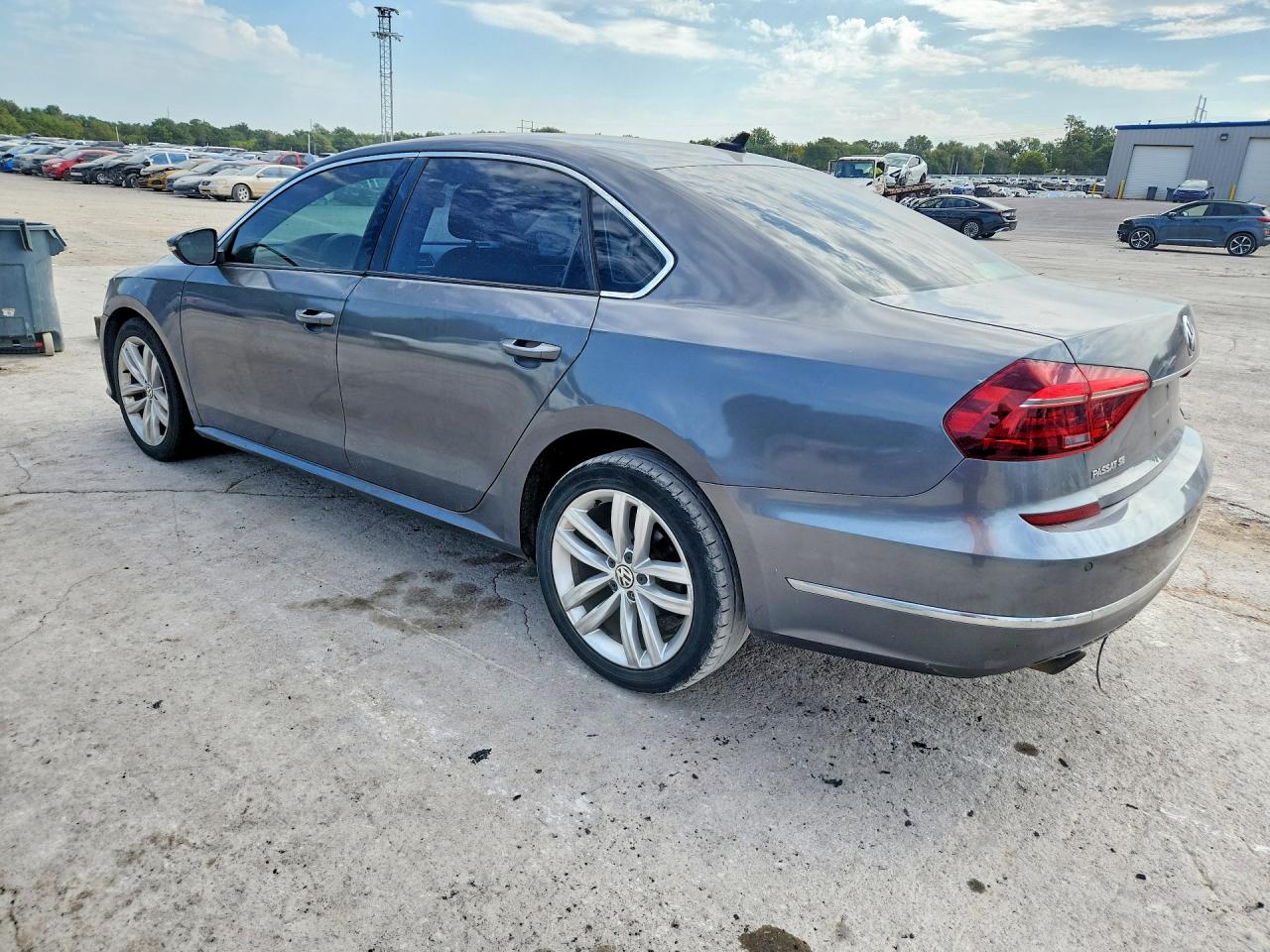 2018 VOLKSWAGEN PASSAT SE — снимка 2