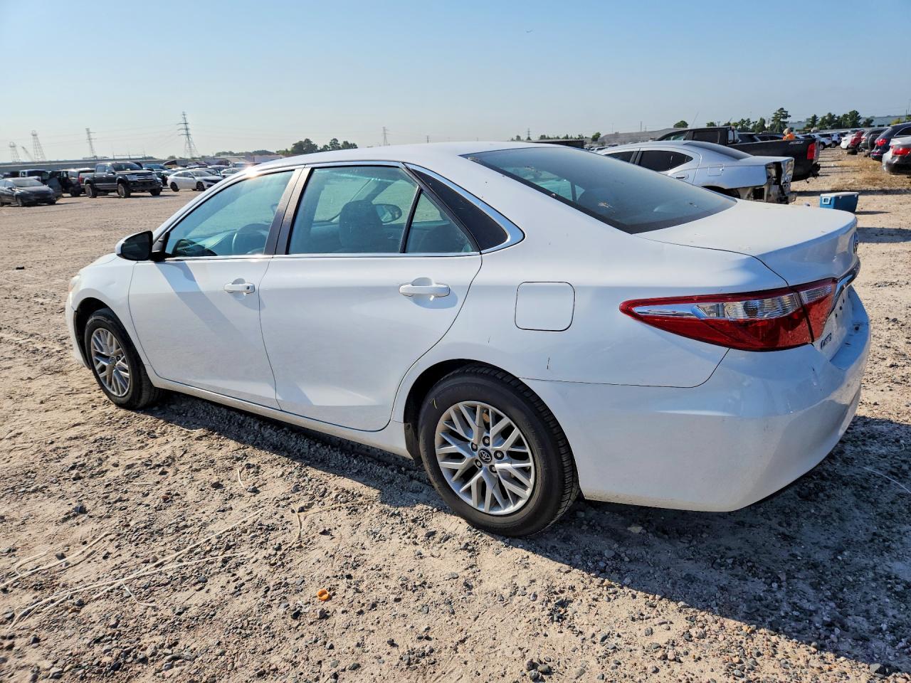 2017 TOYOTA CAMRY LE — снимка 2
