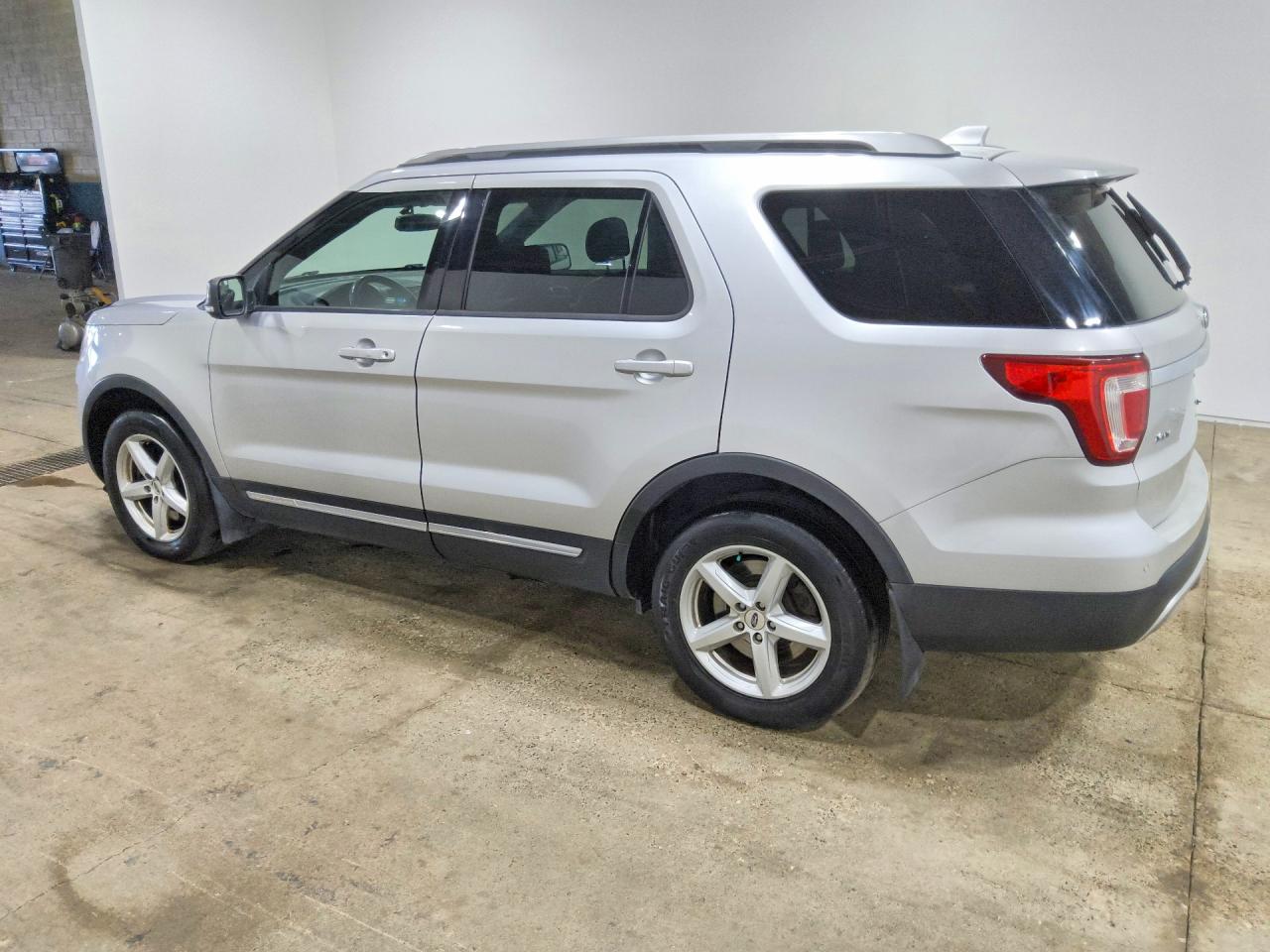 2017 FORD EXPLORER XLT — снимка 2