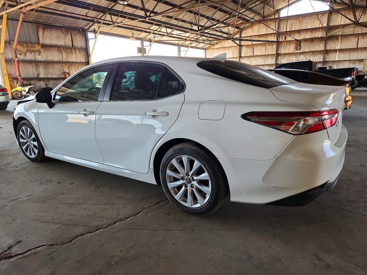 2019 TOYOTA CAMRY LE — снимка 2