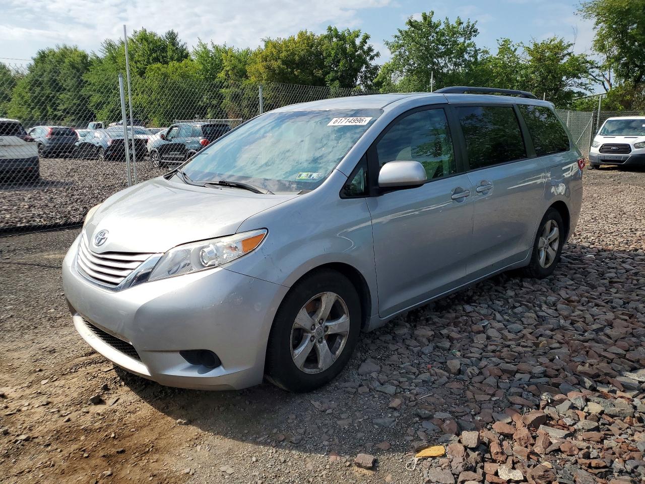 2015 TOYOTA SIENNA LE