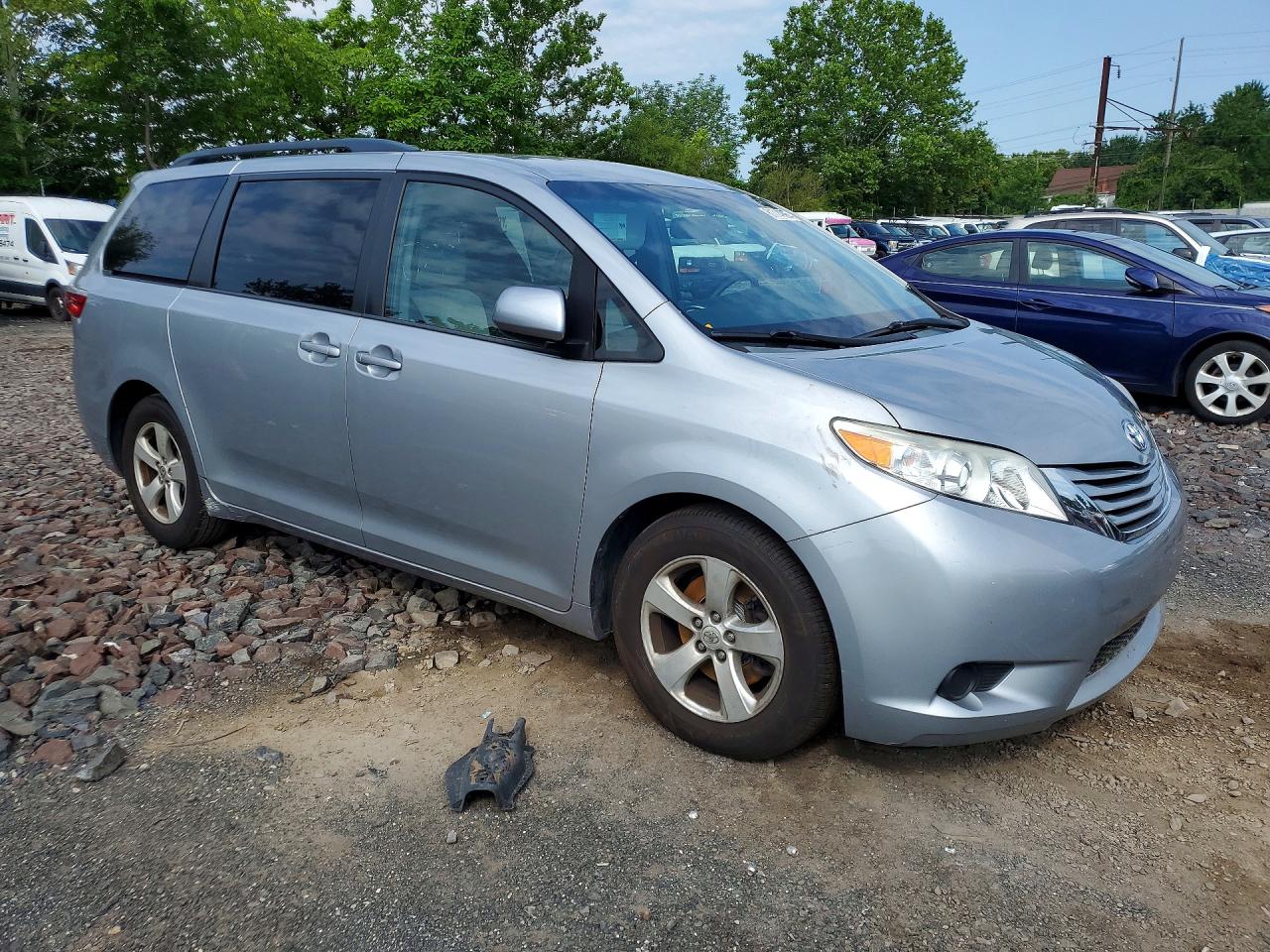 2015 TOYOTA SIENNA LE — снимка 4