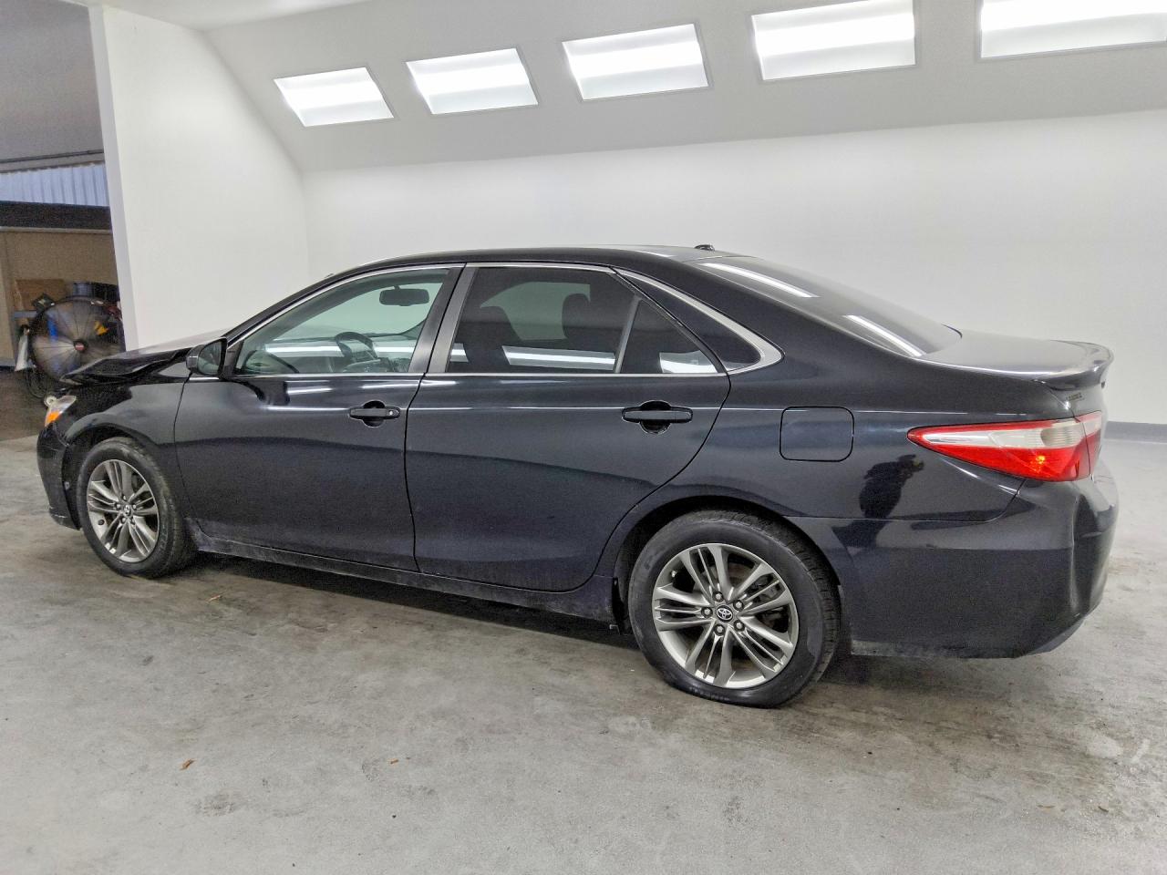 2016 TOYOTA CAMRY SE — снимка 2